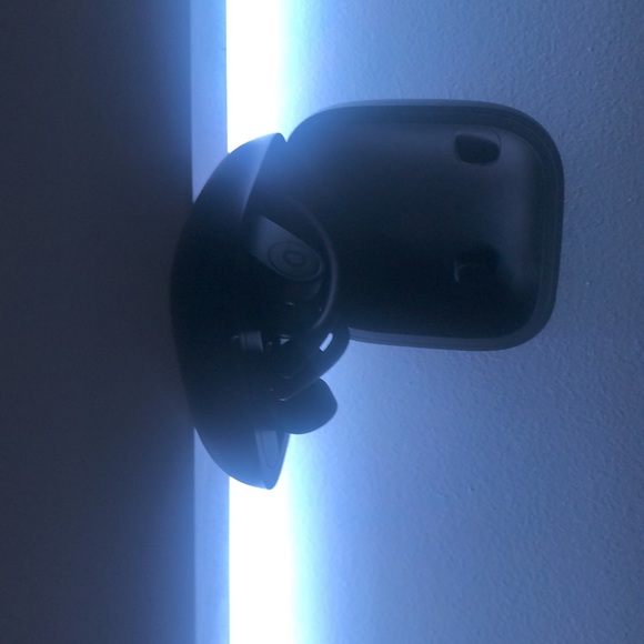 Powerbeats pro (used) Like new - Picture 2 of 2